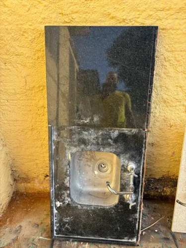 Bancada , pia e torneira cozinha 