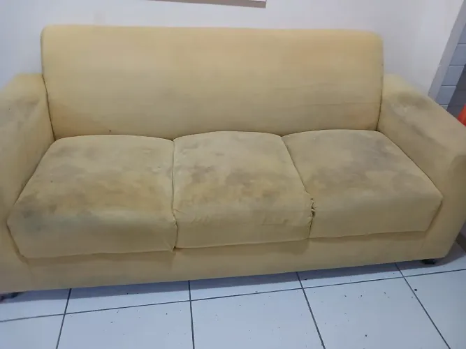 Cadeiras e sofá 