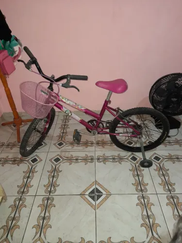 Bicicleta infantil semi nova