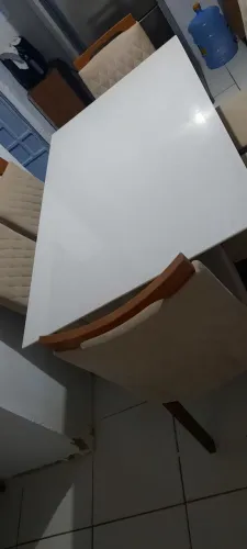 Vendo Mesa 6 cadeiras bem conservada