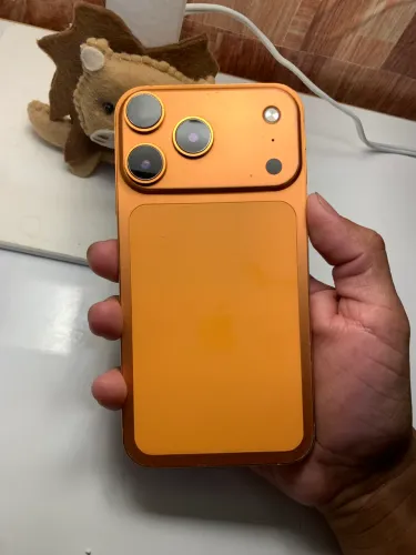 iPhone XR na carcaça do 17 pro 