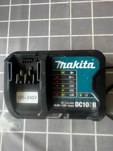 Carregador makita modelo dc10sb