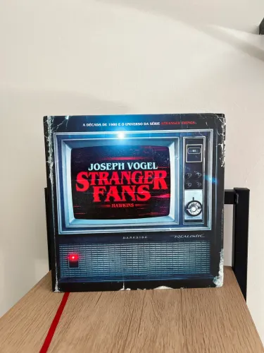 Livro Stranger Fans | Darkside