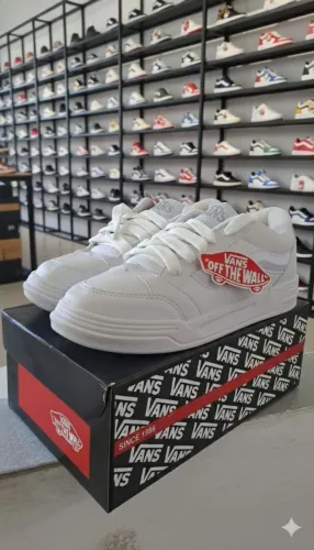 Tênis vans NOVO na caixa.  Tamanho 42
