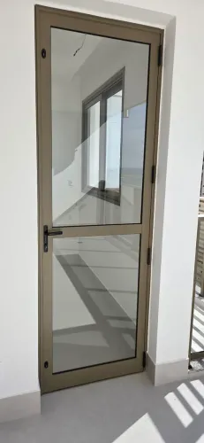 Portas em alumínio e vidro anti ruído alta qualidade.