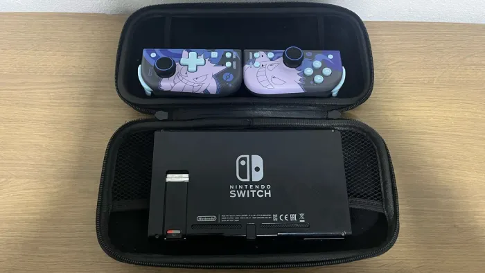 Nintendo Switch V2 + MicroSD 512GB + Grip HORI Gengar + Case