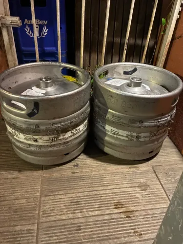 Venda 2 barris de chopp vazios. 30 litros