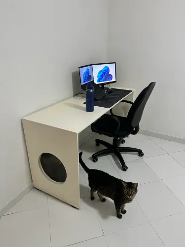 Mesa 1,50m x 0,55m branca TokStok escritório home office