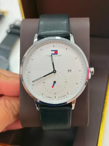 Relógio Pulseira em Couro TommyH na caixa