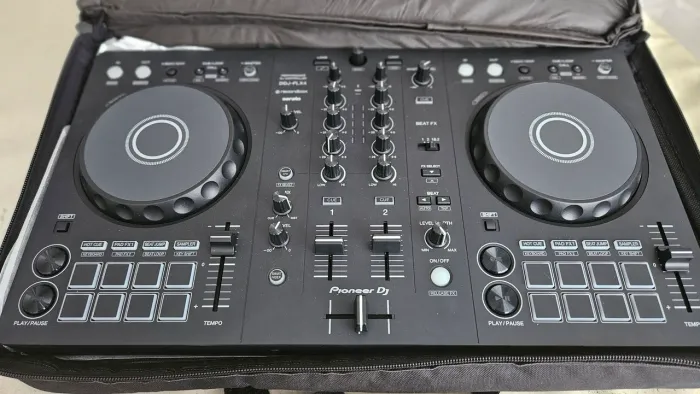 Ddj flx4 com case, usada 2x!