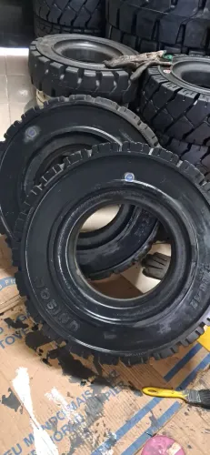 Pneu 700x12 Maciço Topflex/Unisol Usado