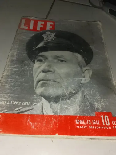 Revista LiFE em inglish ( raríssima).