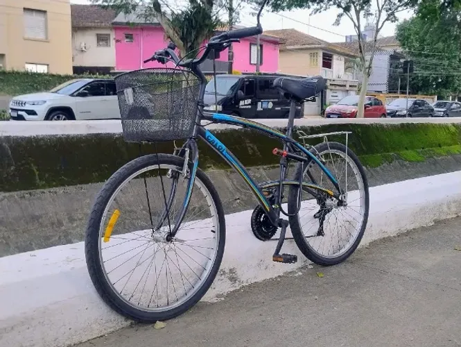 Bicicleta Caloi 100 Comfort Alumínio - Shimano 21v (Com cesta e bagageiro)