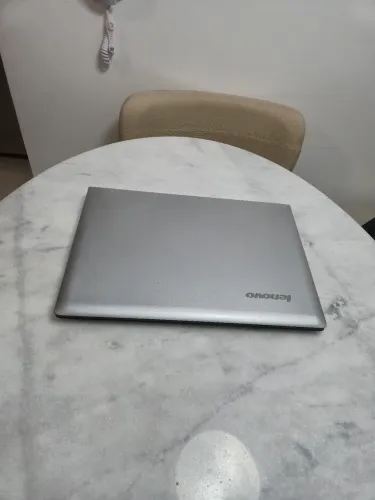 Notebook Lenovo Core i5 (Só está funcionando com carregador na tomada)