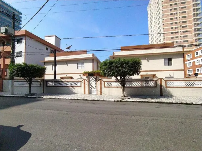Kitnet térrea com garagem no Canto do Forte