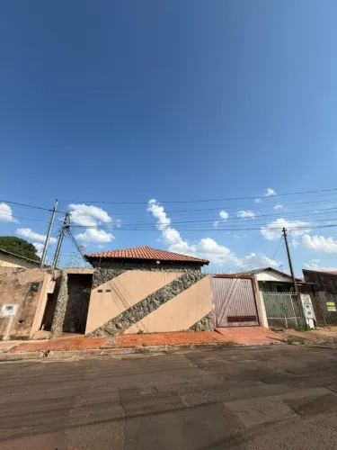Casa terrea espaçosa a venda no Estrela do Sul