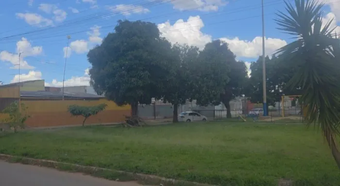 VENDO LOTE/TERRENO Escriturado (ÁGIO OU QUITADO) Esquina Comercial/Residencial (SAMAMBAIA)