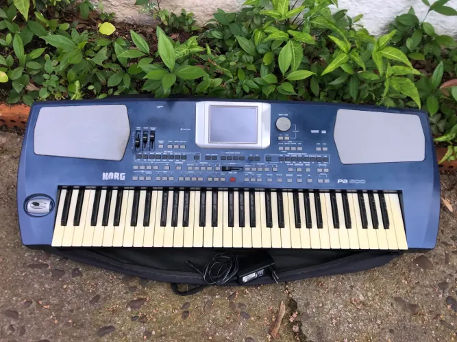 Teclado PA500 Korg c/ritmos Brasil parcelo no Olxpay/ML avalio troca