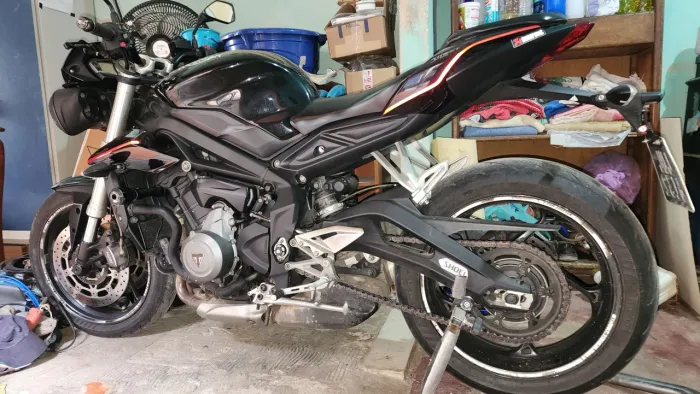 Vendo ou troco street triple