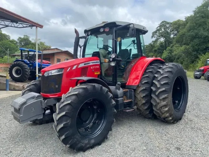 Trator Massey Ferguson - MF 6711R Dyna 4. Fabricação 2017