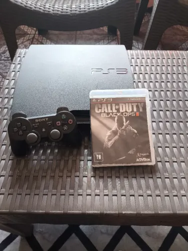 Vende-se PS3 bem conservado + 3 jogos