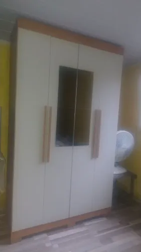 Guarda roupa novo nunca usado só saiu da loja e foi montado por 1000