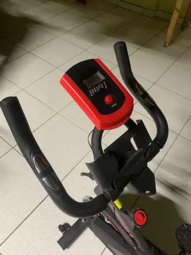 Bicicleta Ergométrica - Preto e Vermeho