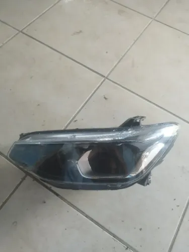 Farol Tracker 21 até 24 em bom estado