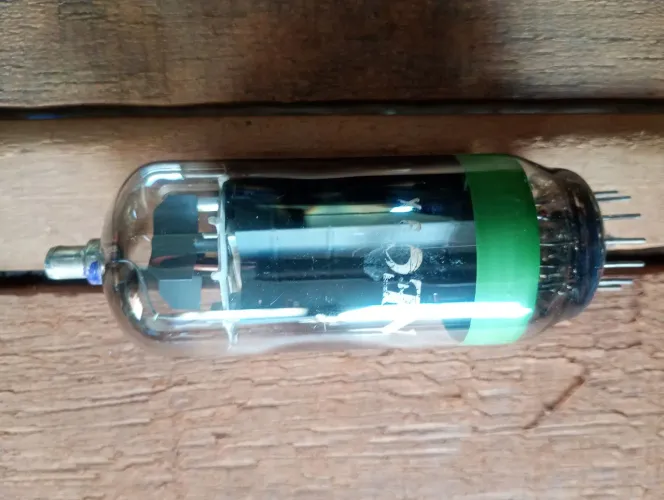 Válvula eletrônica 6KD6