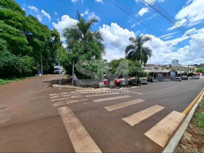 Terreno de Esquina com Alto Potencial Comercial, Lider