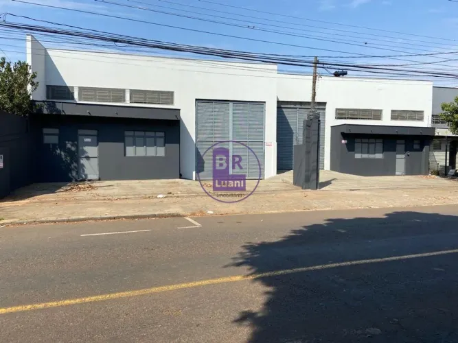 Barracão Estruturado | 344m² | Doca | Escritório | 2 Banheiros