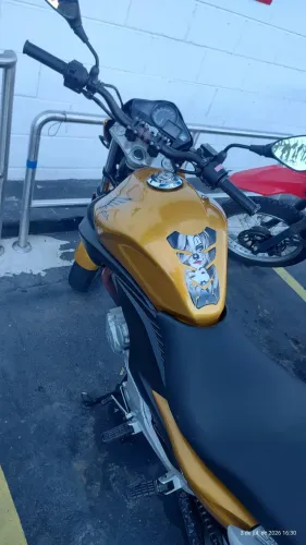 CB300r Ano 2010 (Edição limitada) dourada