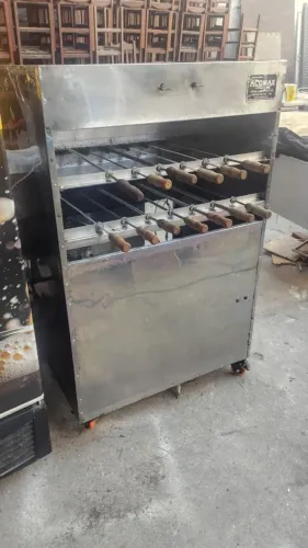 Churrasqueira a gás queimadores novos 13 espetos