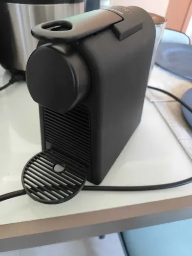 Cafeteira Nespresso Essenza Mini Preta