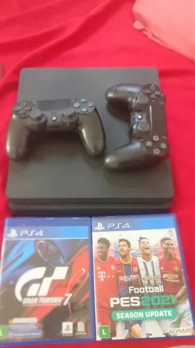 PlayStation 4 praticamente novo. Acompanha 2 controles