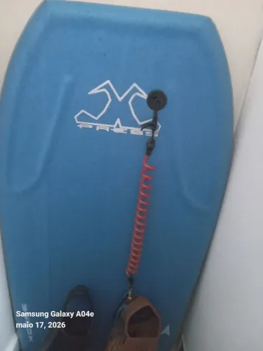 Prancha de Body Board XPress com canaletas em perfeito estado 