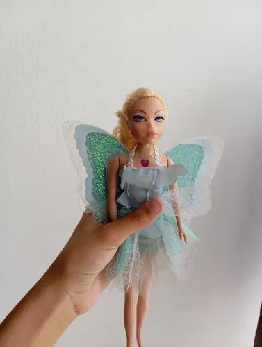 Boneca com asas de fada