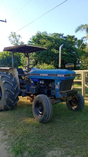 Trator agrícola Ford modelo 6610