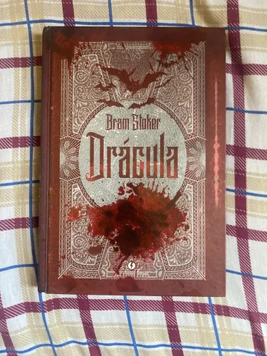 Livro Drácula capa dura