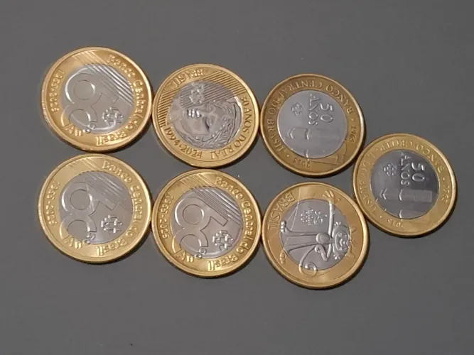 Lote de 7 moedas raras.