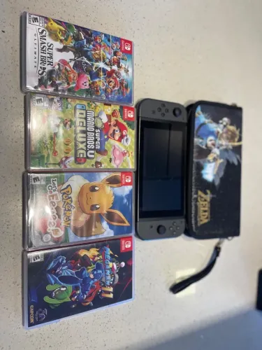 Nintendo Switch com Case e 04 jogos
