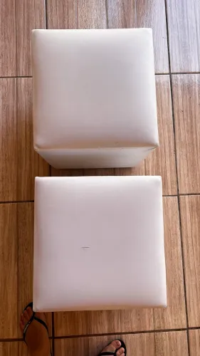 Kit dois puffs quadrados 