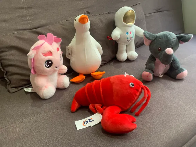 Pelucias Especiais Novas: Astronauta, Lagosta, Pato, Elefante e Dragão chinês rosa
