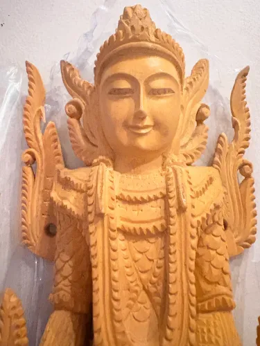 Estátua de Buda em sândalo 