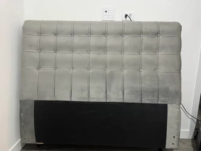 Cabeceira cama box casal Simbal cinza veludo