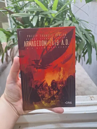 Livro "Armagedom 2419 A.D" de Philip Francis Nowlan