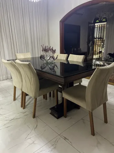 Mesa de jantar com cadeiras