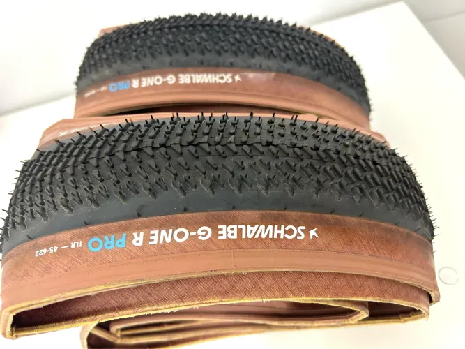 Par Pneus Schwalbe G-one Pro 700x45