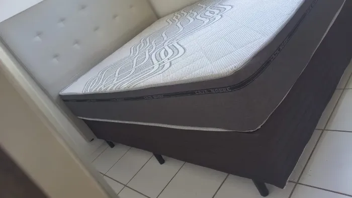 Conjunto Quarto Casal: Colchão Reconflex D28 + Cabeceira em Courino