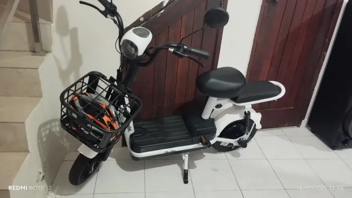 Bicicleta elétrica novinha.